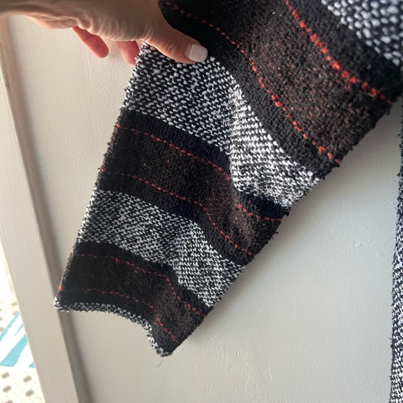 Vintage Black and White Drug Rug 90's Mexican Poncho Tapestry Sweatshirt - Picture 4 of 7